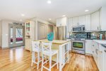 Fully equipped kitchen with center island
